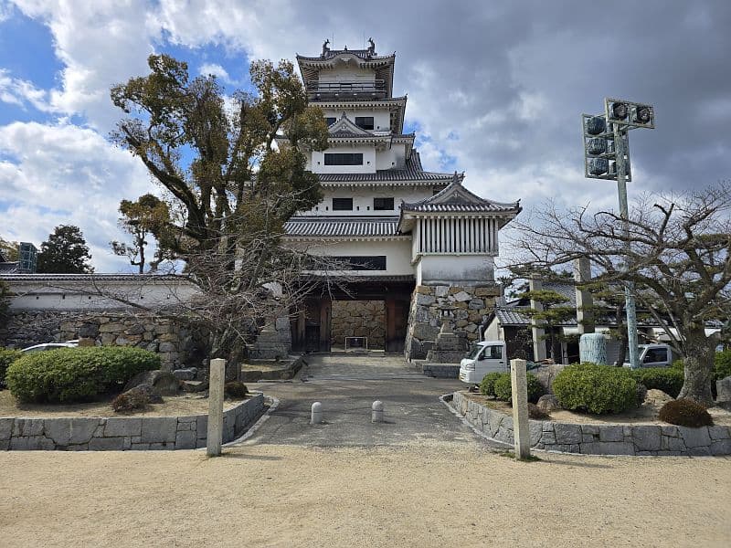 天守閣への正面アプローチ