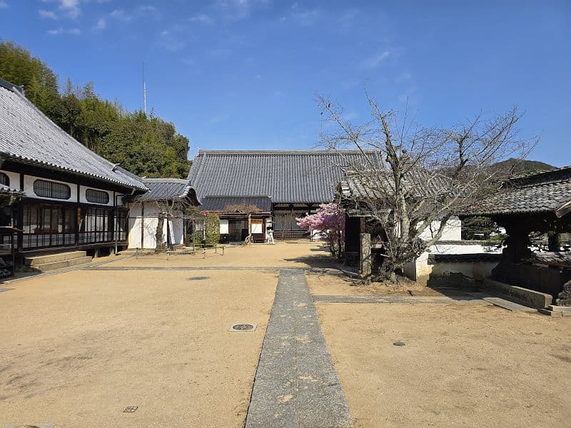 西國寺 境内の庭