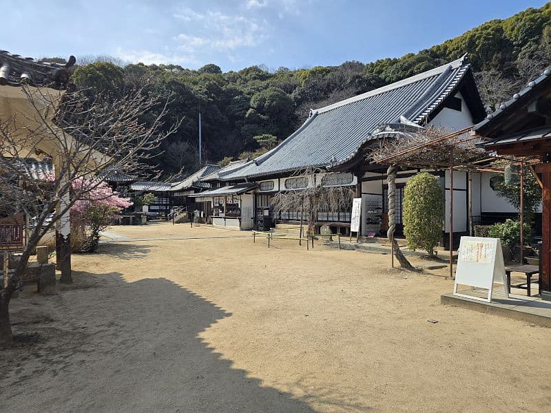 西國寺 境内を一望