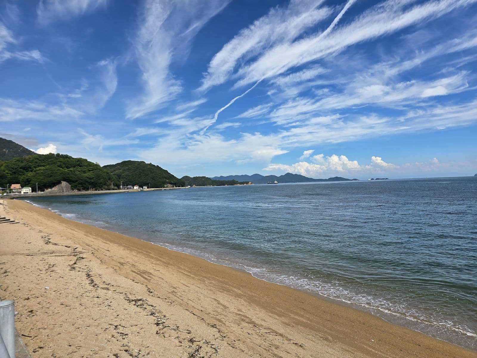 立花の海岸の砂浜が続く海岸線