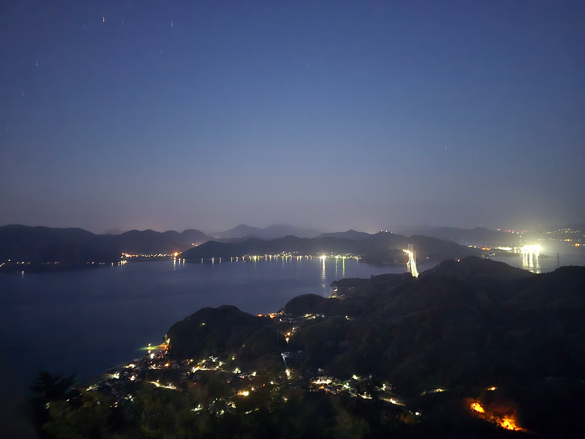 高見山展望台からの夜景（因島大橋と立花海岸付近の夜景）