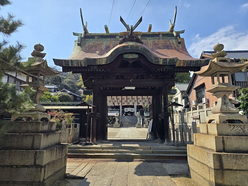 艮神社 随神門