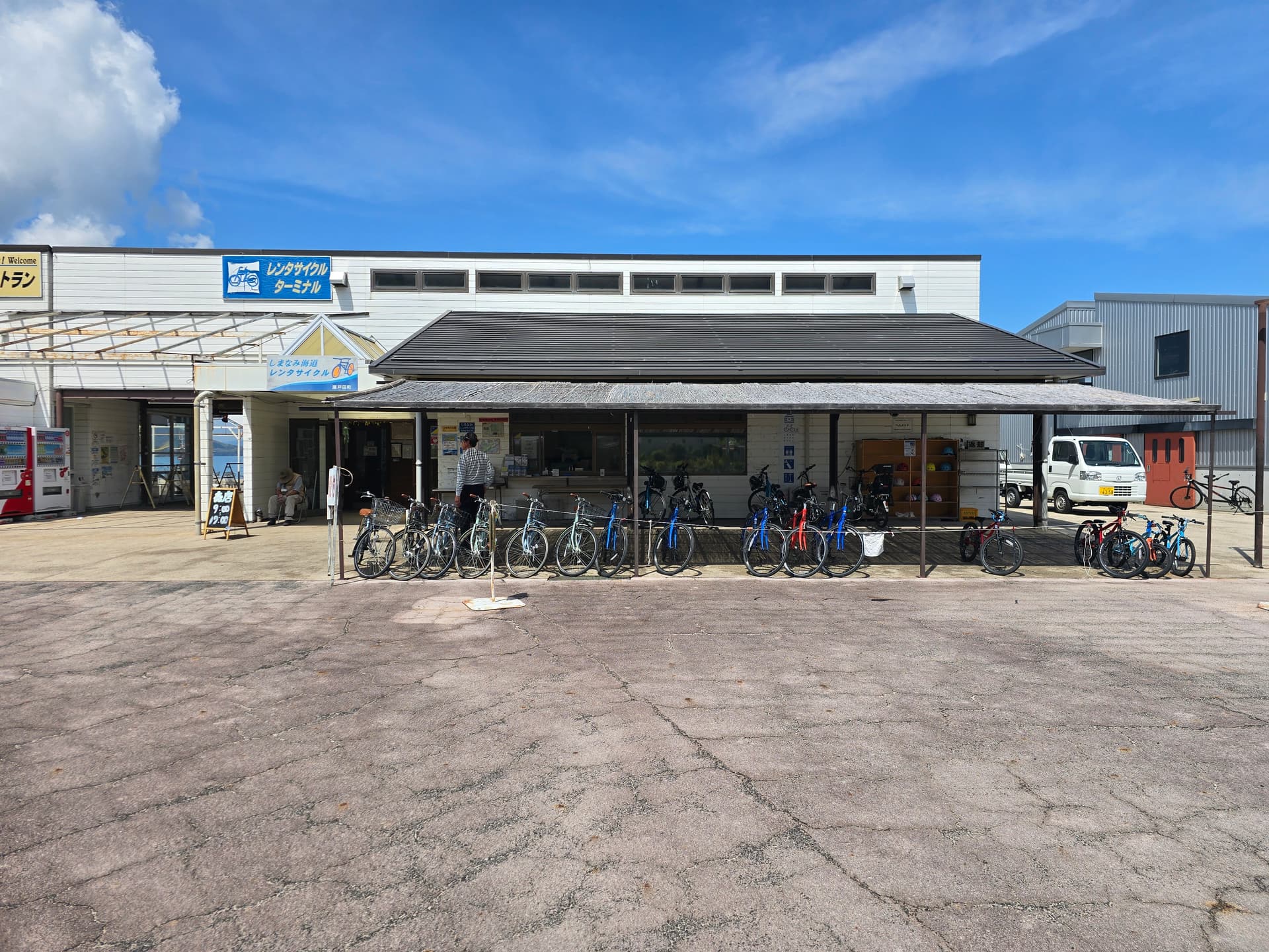 瀬戸田サンセットビーチのレンタルサイクルステーション(通年営業・しまなみ海道の出発拠点)